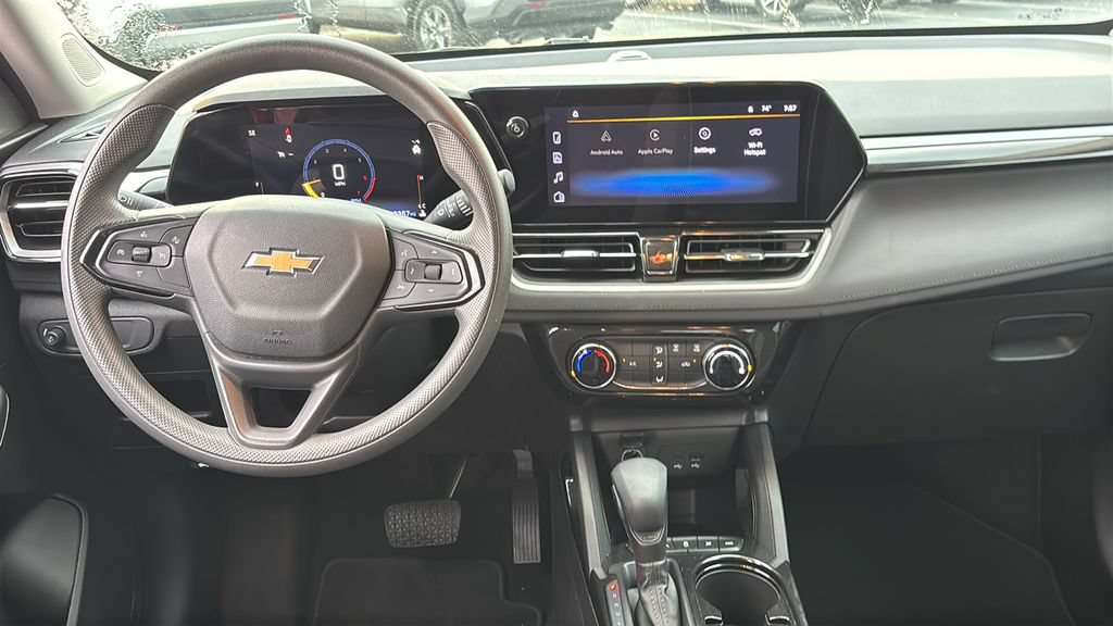 Used 2025 Chevrolet TrailBlazer LT AWD/4WD image 7