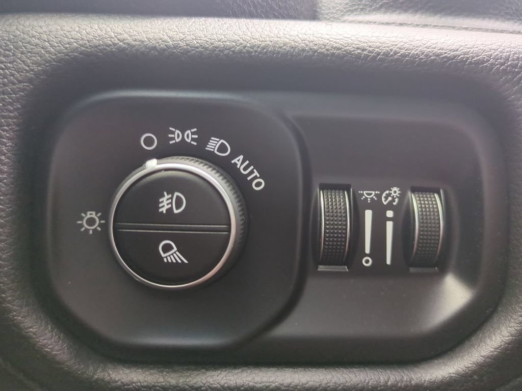 Used 2024 RAM 1500 Laramie AWD/4WD image 30