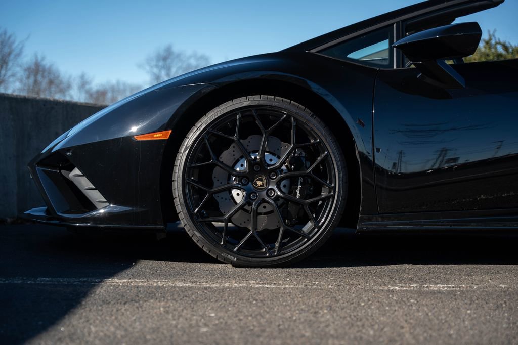 Used 2021 Lamborghini Huracan EVO RWD image 30