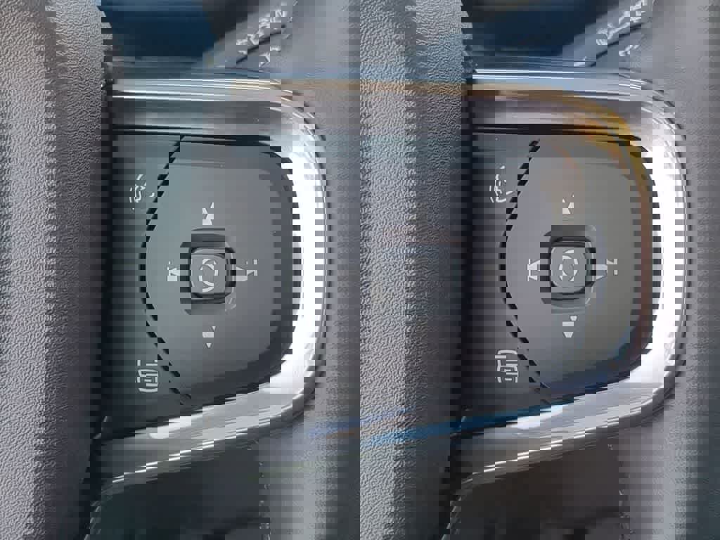 Used 2026 Volvo XC40 B5 Plus w/ Protection Package Premier image 23