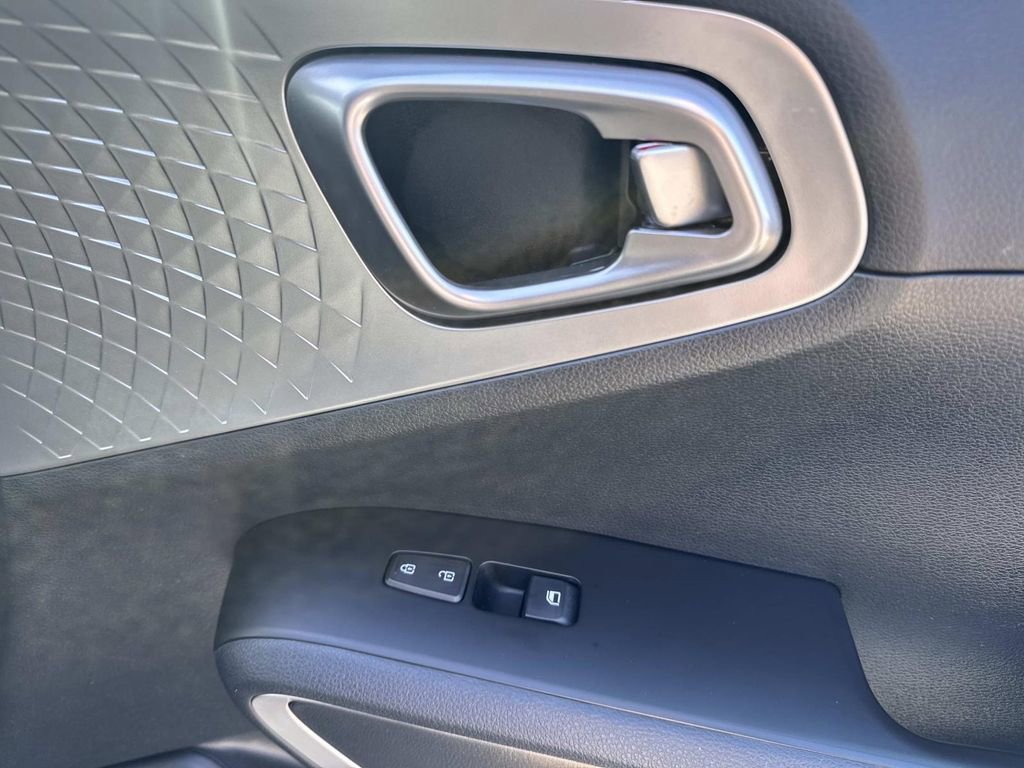 Used 2023 Kia Soul S image 16