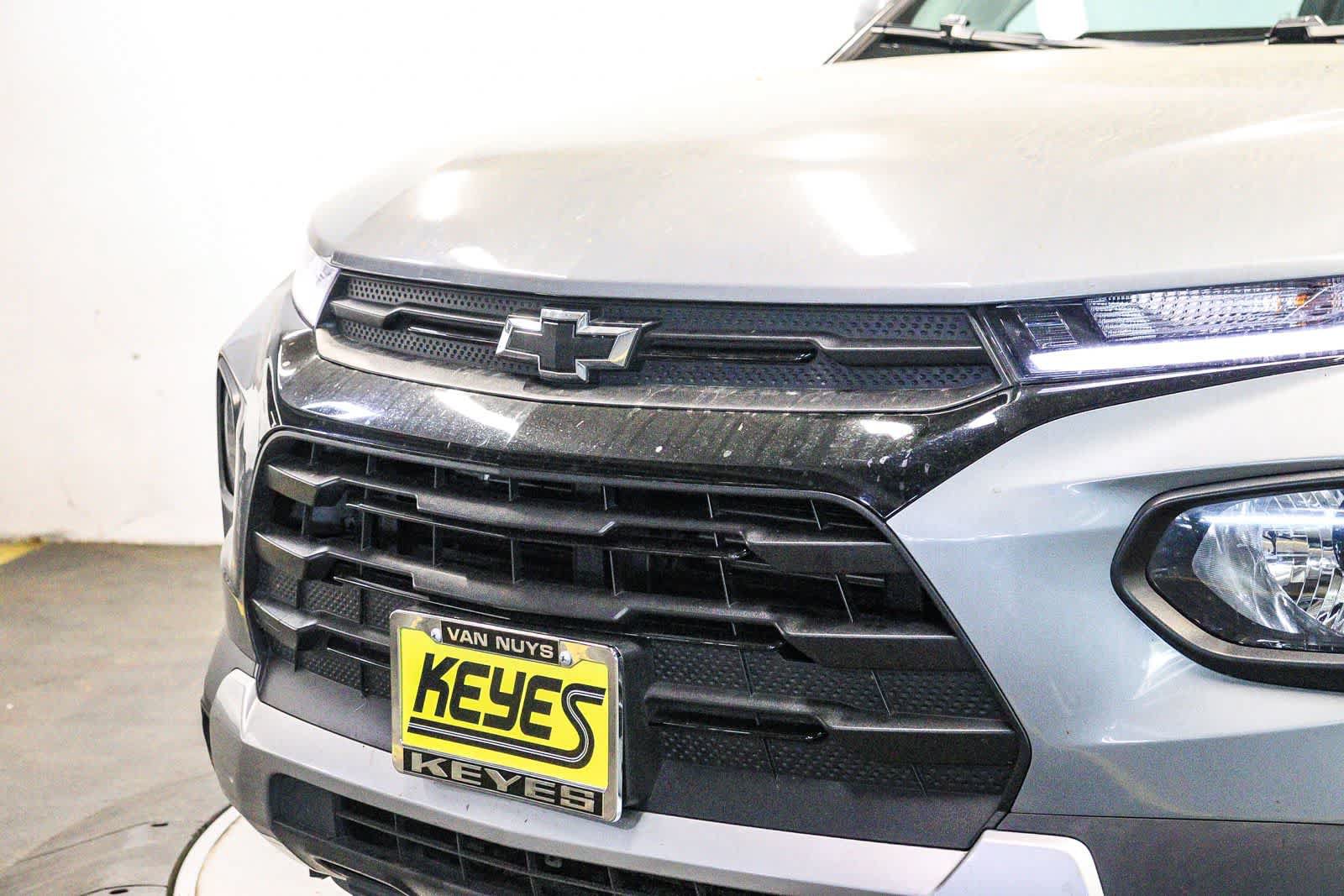 Used 2023 Chevrolet TrailBlazer LT w/ LPO, Blackout Package FWD image 8