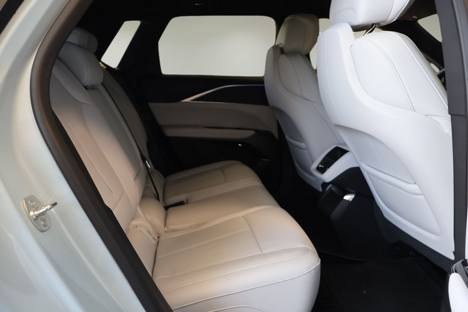 Certified 2024 Cadillac Lyriq Sport w/ LPO, Floor Liner Package AWD/4WD image 18