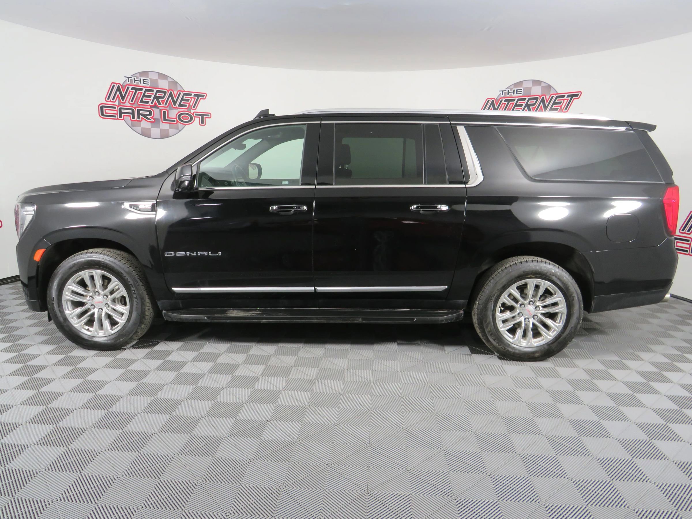 Used 2022 GMC Yukon XL Denali w/ Advanced Technology Package image 4