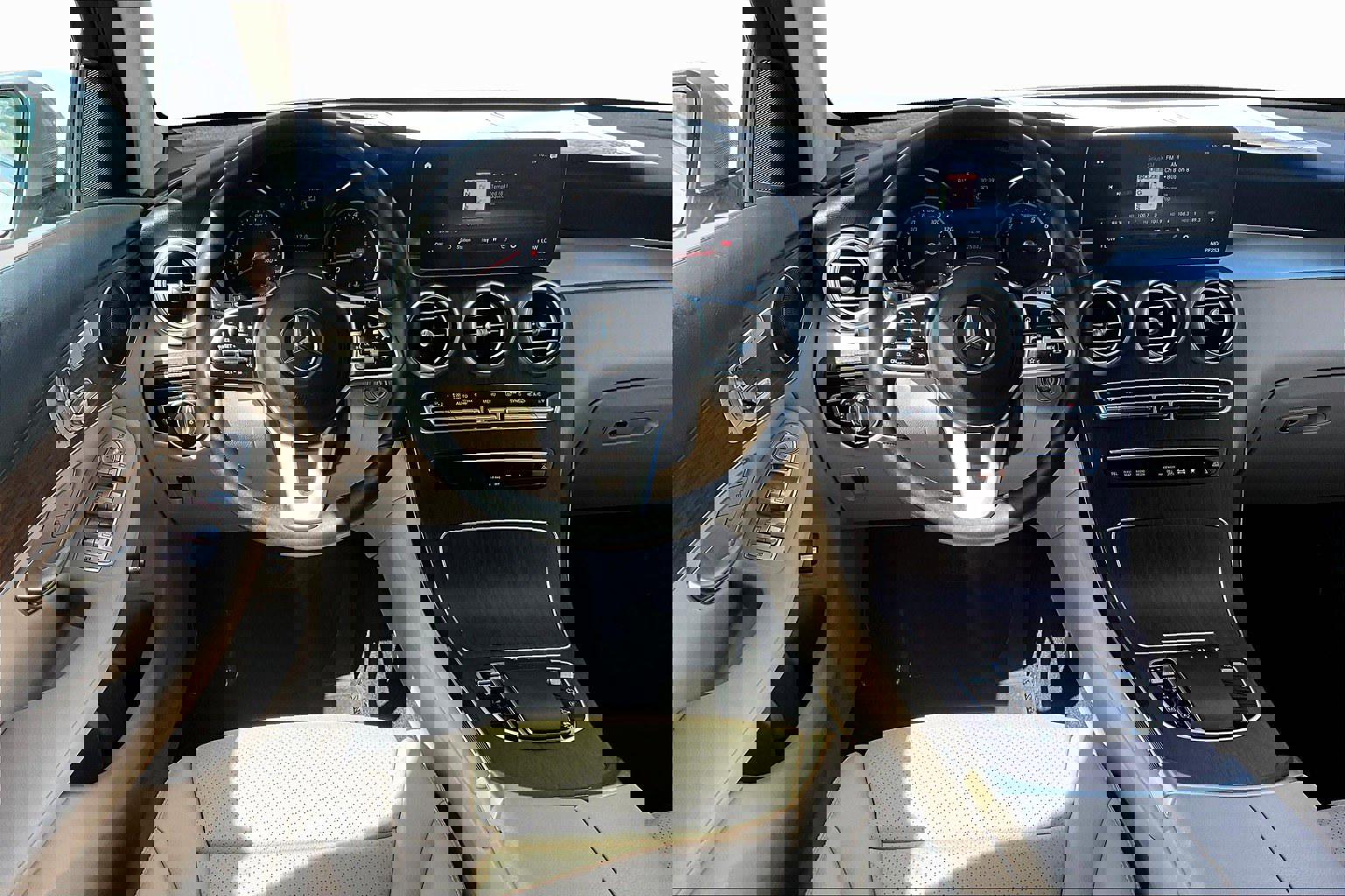 Used 2022 Mercedes-Benz GLC 300 w/ Premium Package Lite image 5