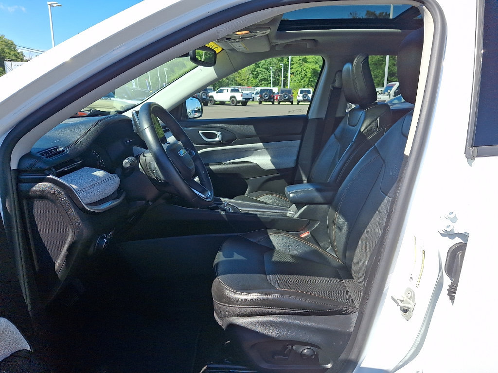 Used 2022 Jeep Compass Latitude w/ Sun and Sound Group AWD/4WD image 14