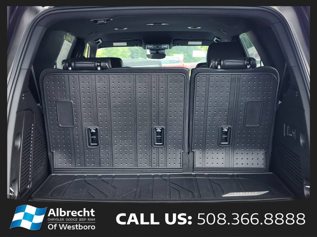 Used 2024 Chevrolet Tahoe Premier AWD/4WD image 34