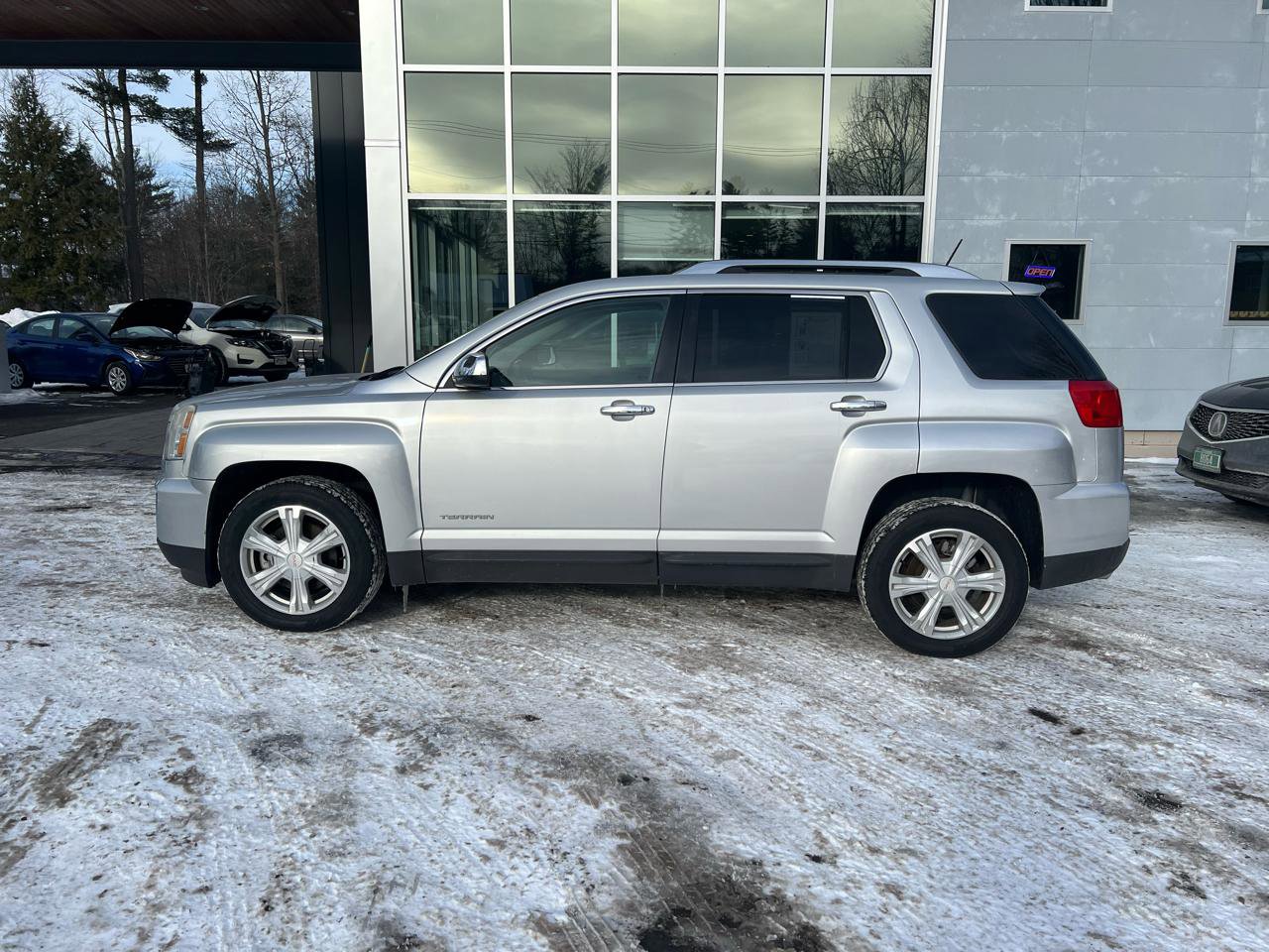 Used 2017 GMC Terrain SLT w/ Open Road Package image 2
