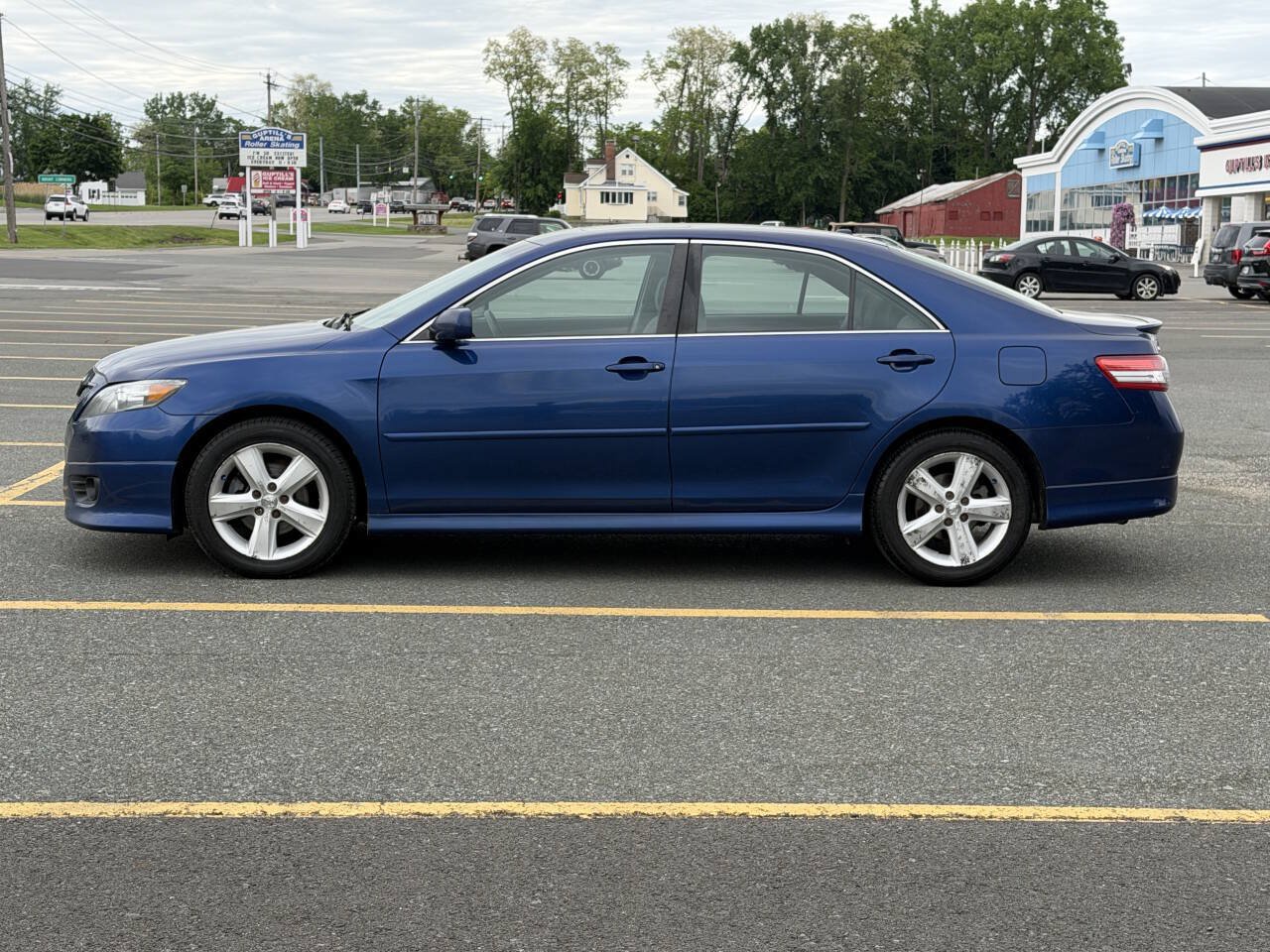 Used 2010 Toyota Camry SE FWD image 8