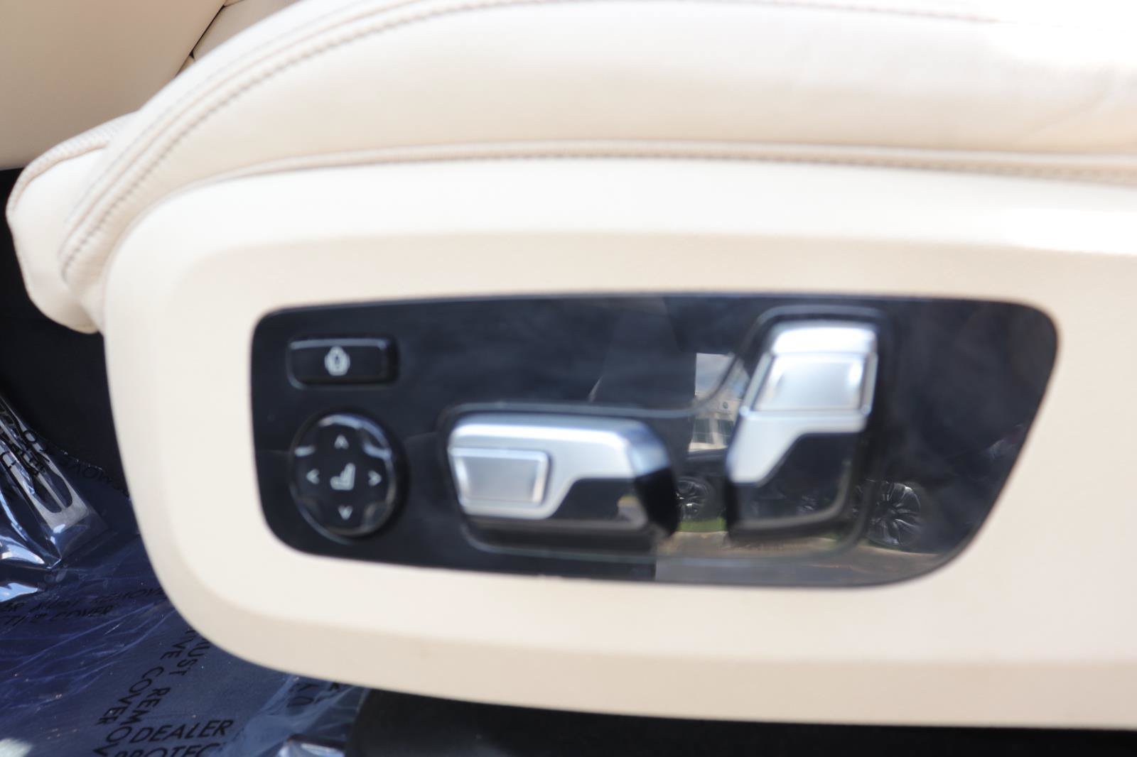 Used 2022 BMW X6 M50i AWD/4WD image 26