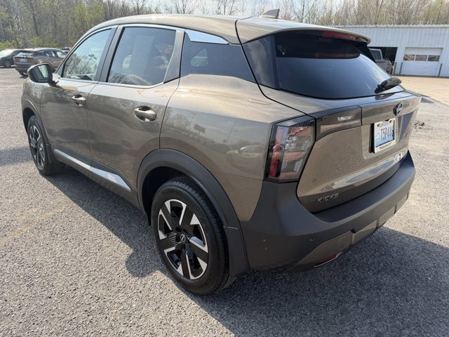 Used 2025 Nissan Kicks SV AWD/4WD image 7