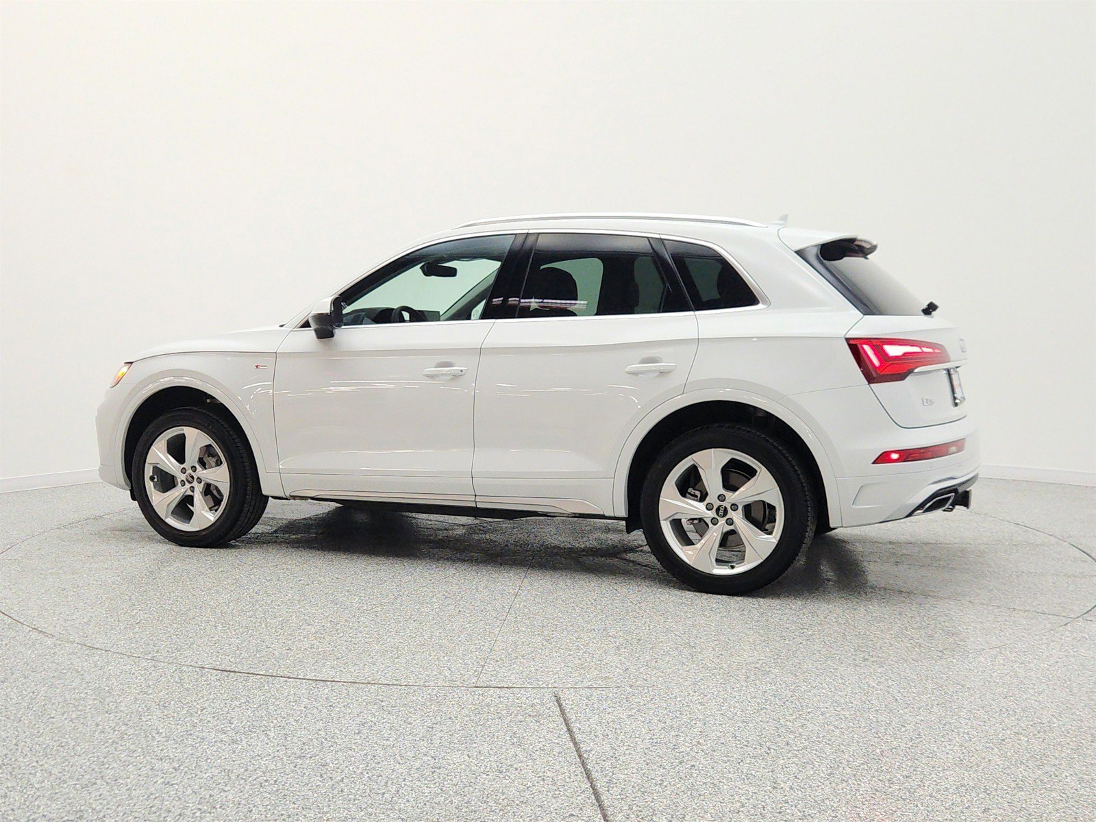 Used 2025 Audi Q5 2.0T Premium Plus w/ Premium Plus Package AWD/4WD image 8
