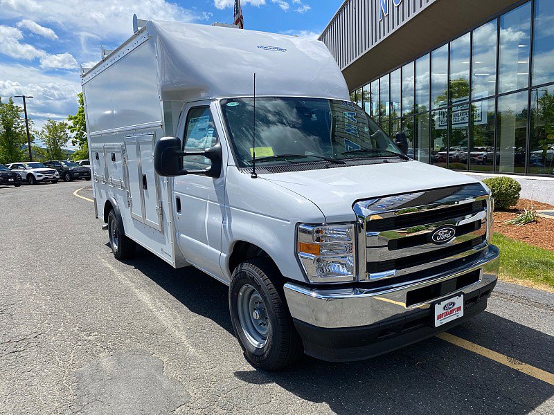 New 2027 Ford E-350 and Econoline 350 Super Duty w/ Power Equipment Group RWD image 3