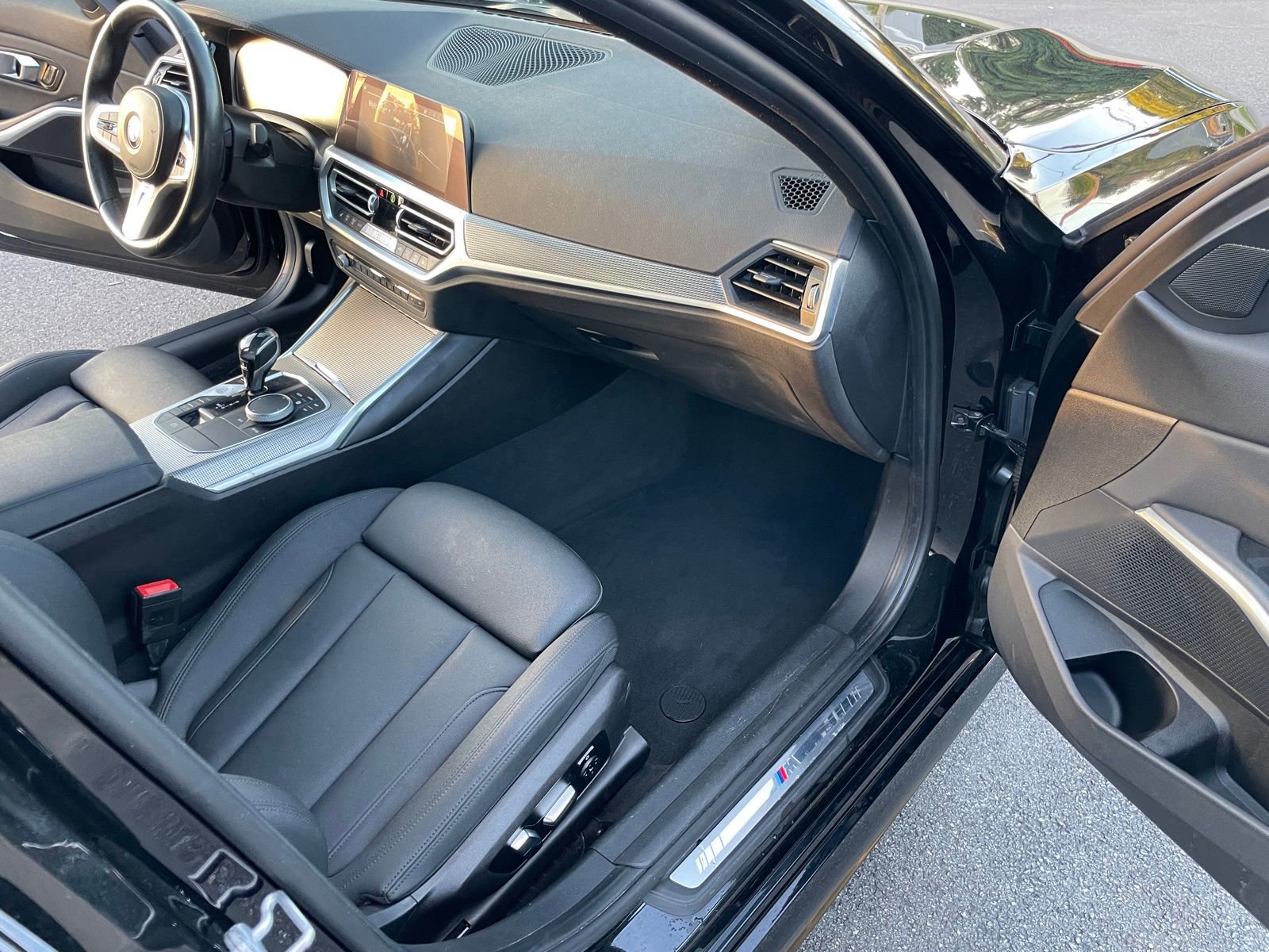 Used 2020 BMW 330i xDrive Sedan w/ M Sport Package image 13