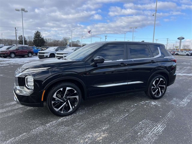 Used 2022 Mitsubishi Outlander SE image 3