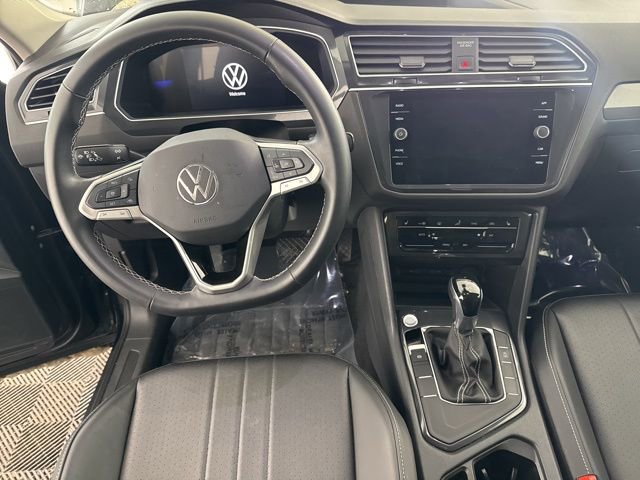 Used 2024 Volkswagen Tiguan SE image 34