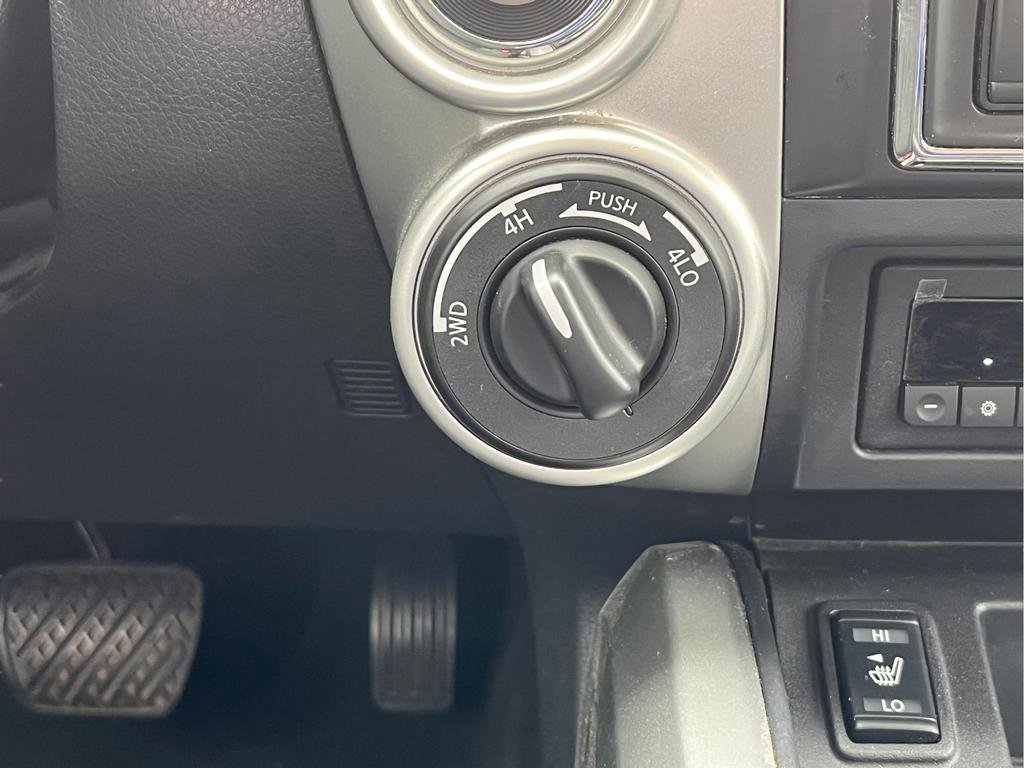 Used 2018 Nissan Titan SV w/ SV Convenience Package AWD/4WD image 27