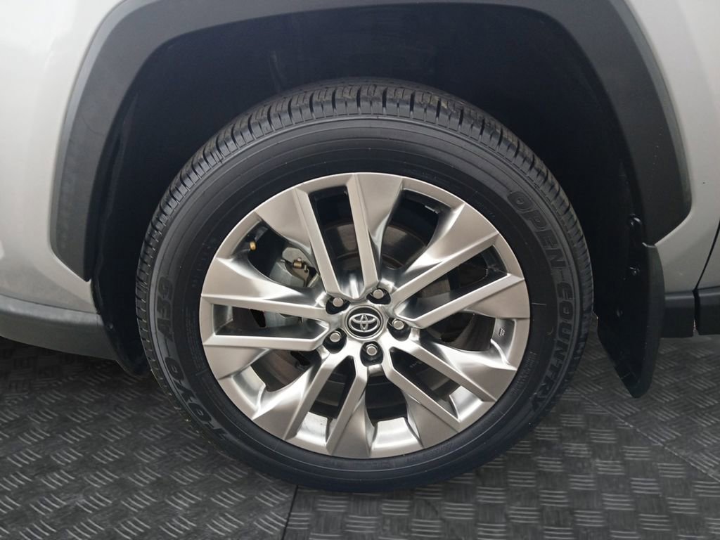 Used 2020 Toyota RAV4 XLE Premium AWD/4WD image 23