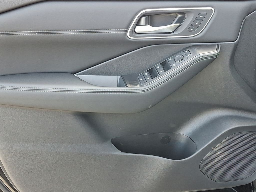 New 2026 Nissan Rogue Platinum AWD/4WD image 8