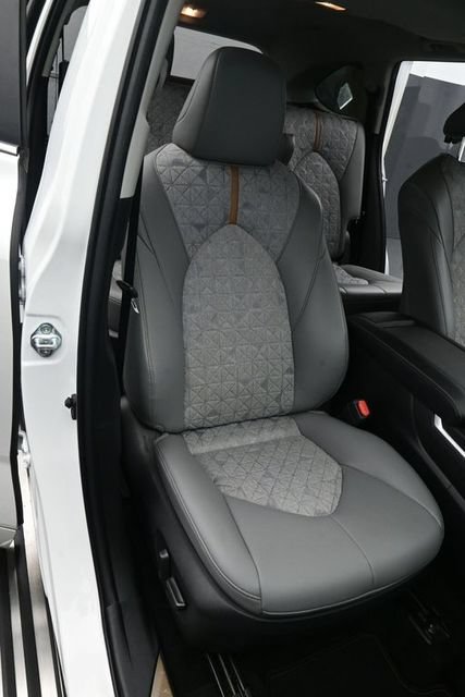 Used 2023 Toyota Highlander Bronze Edition AWD/4WD image 18