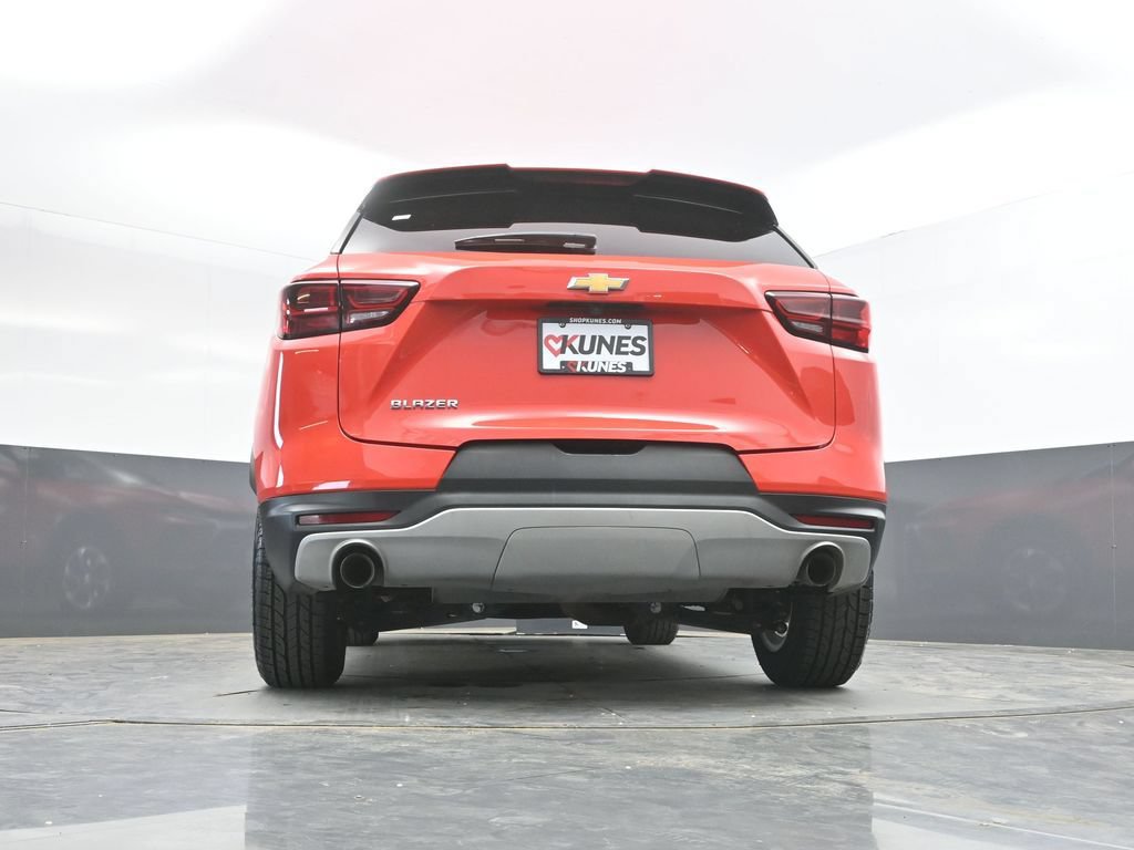Used 2025 Chevrolet Blazer LT FWD image 36