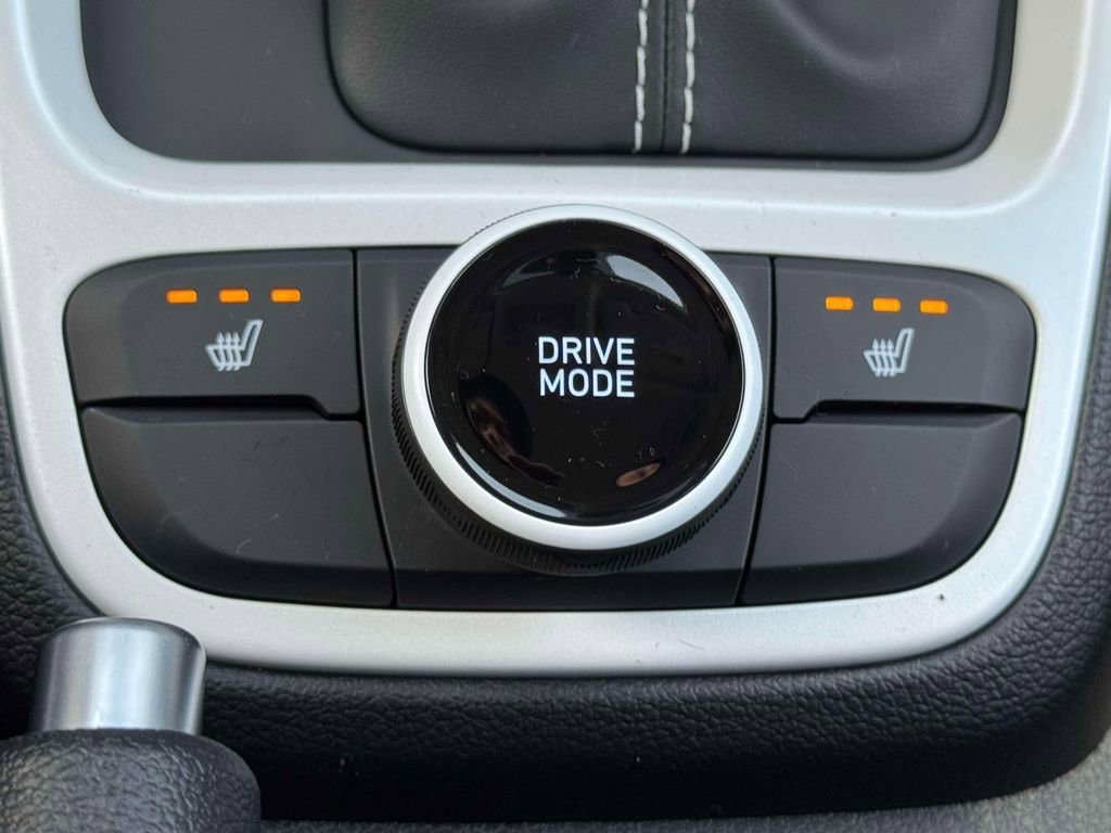 New 2026 Hyundai Venue SEL FWD image 28