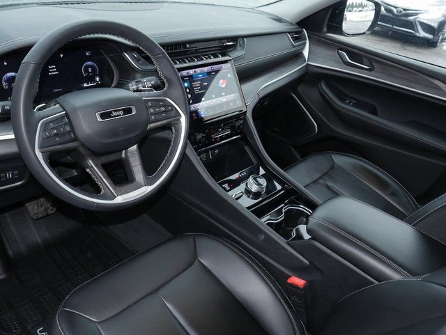 Used 2023 Jeep Grand Cherokee L Limited image 16