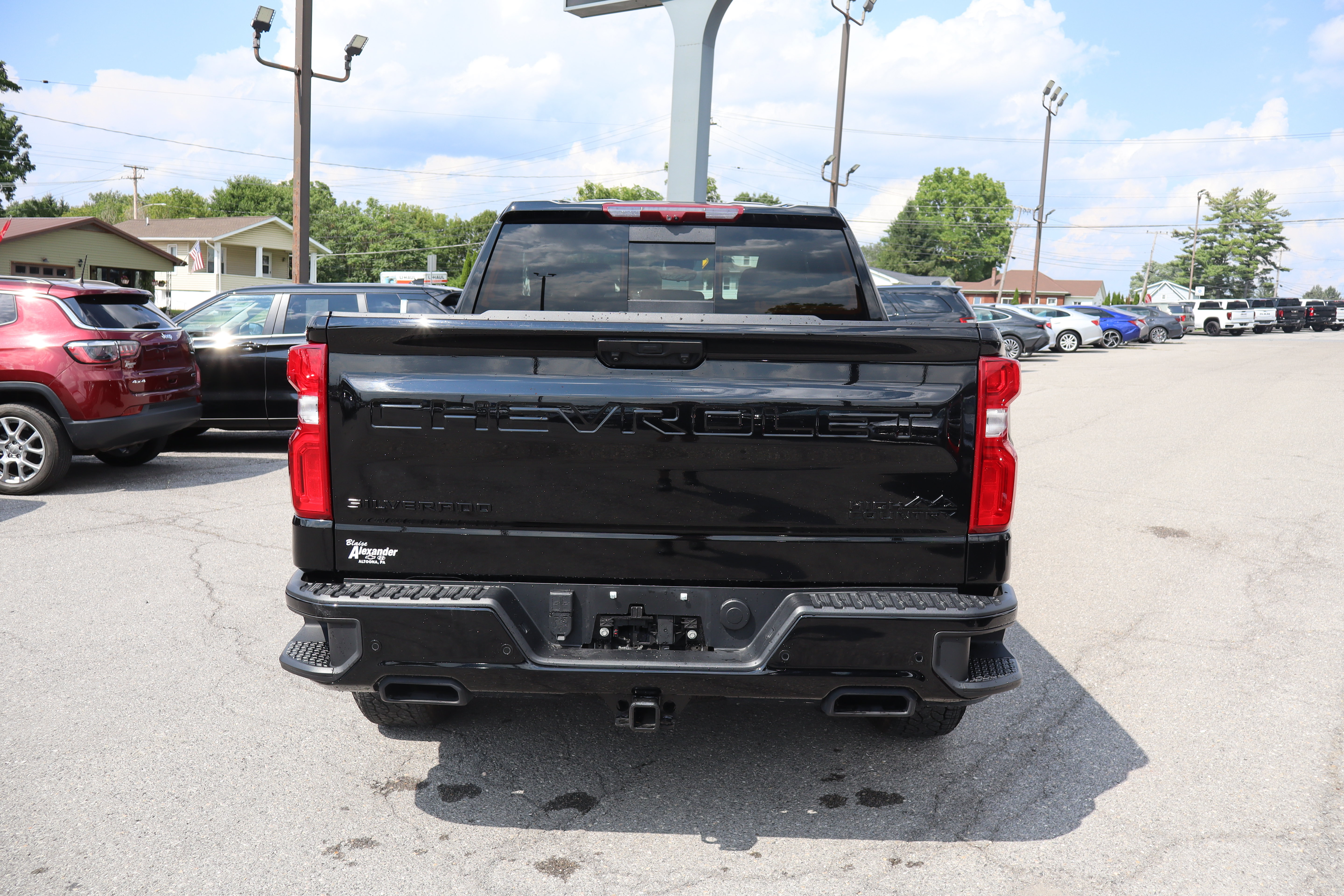 Used 2025 Chevrolet Silverado 1500 High Country w/ Midnight Edition AWD/4WD image 4