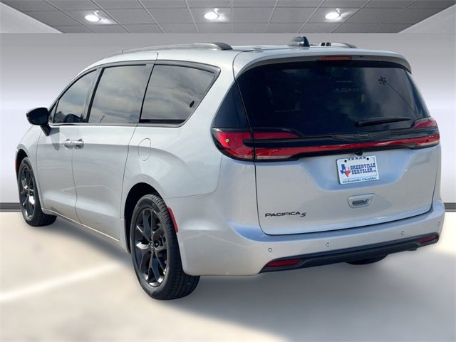 New 2026 Chrysler Pacifica Select image 3