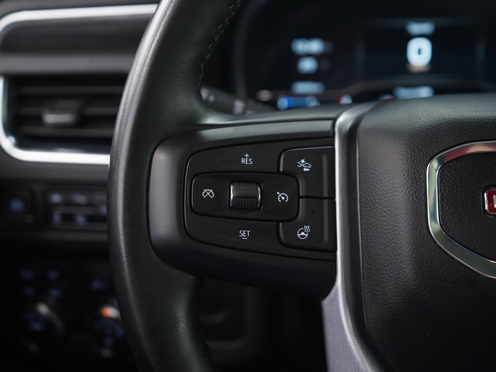 Used 2023 GMC Yukon XL SLT image 28