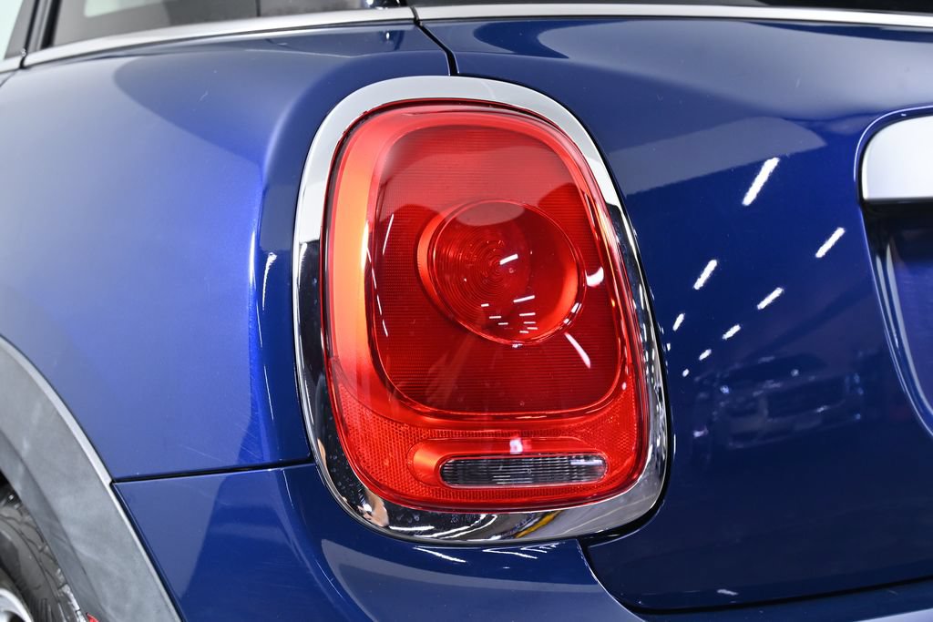 Used 2015 MINI Cooper 4-Door Hardtop FWD image 8