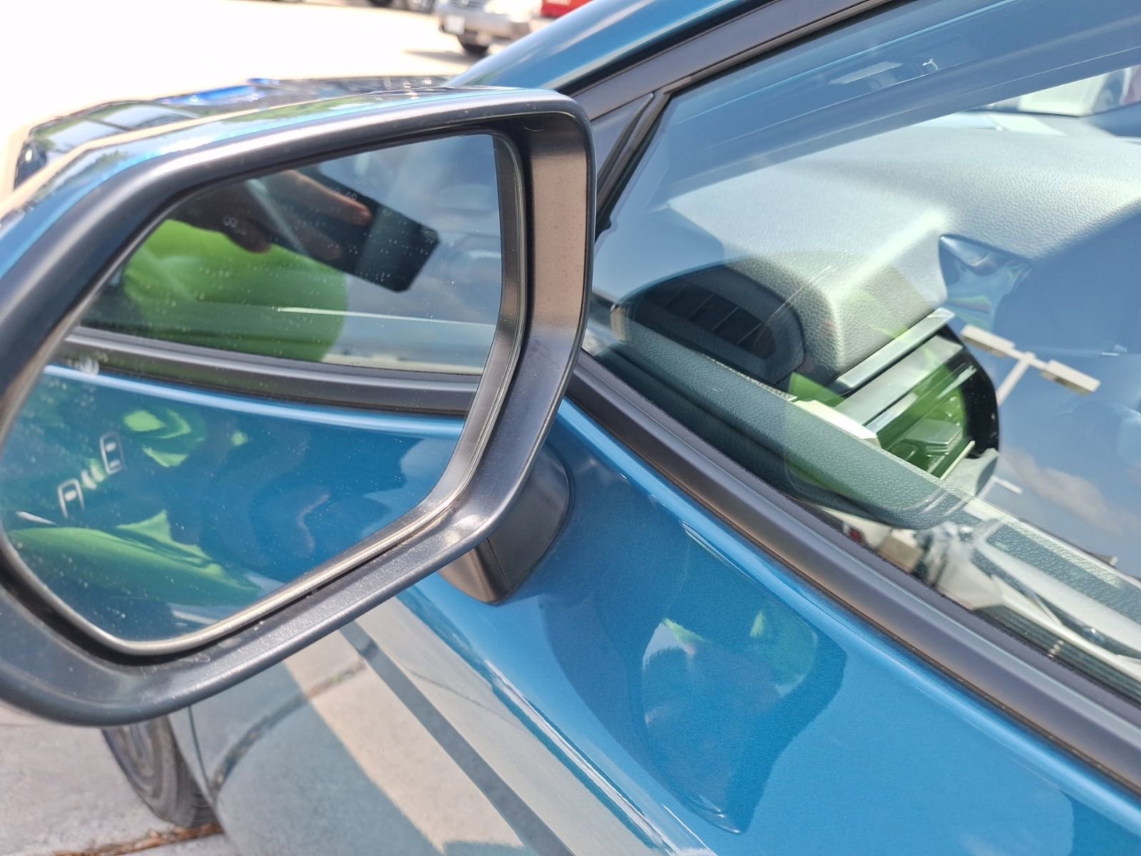 Used 2025 Toyota Camry SE w/ Convenience Package FWD image 13