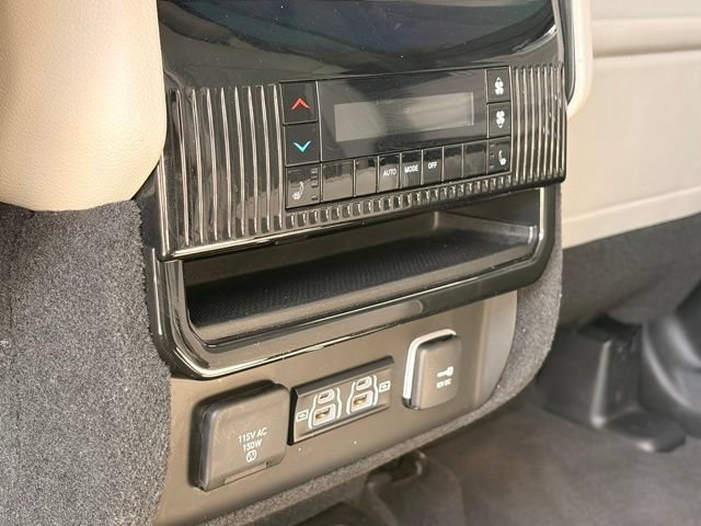 Used 2022 Jeep Wagoneer Series III w/ Flexible Seating Group RWD image 12