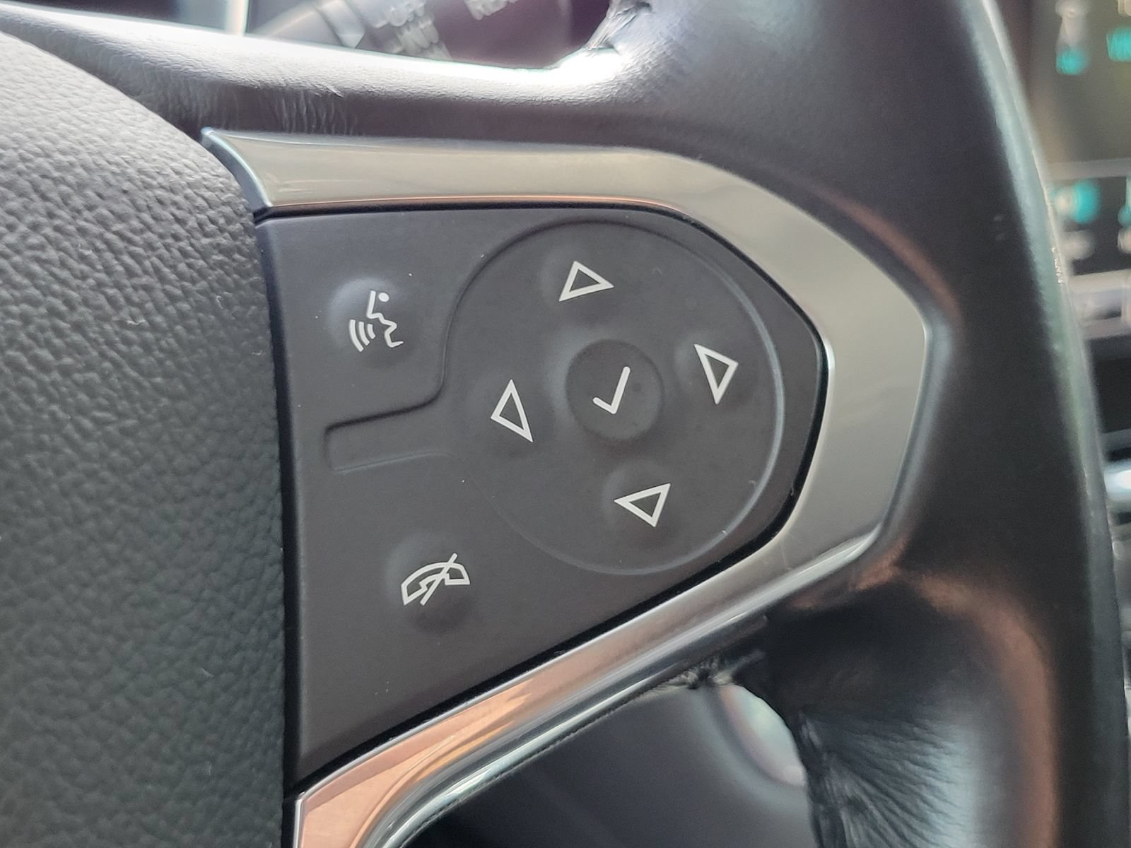 Used 2019 Chevrolet Traverse LT w/ LPO, Floor Liner Package AWD/4WD image 18