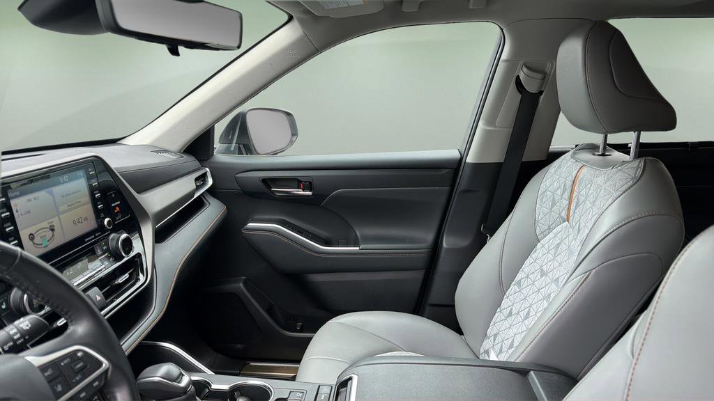 Used 2022 Toyota Highlander Bronze Edition image 12