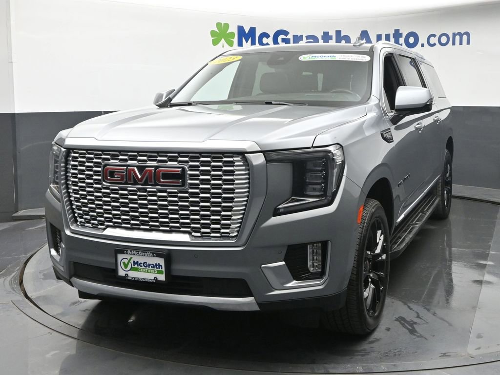 Used 2023 GMC Yukon XL Denali w/ Advanced Technology Package AWD/4WD image 25