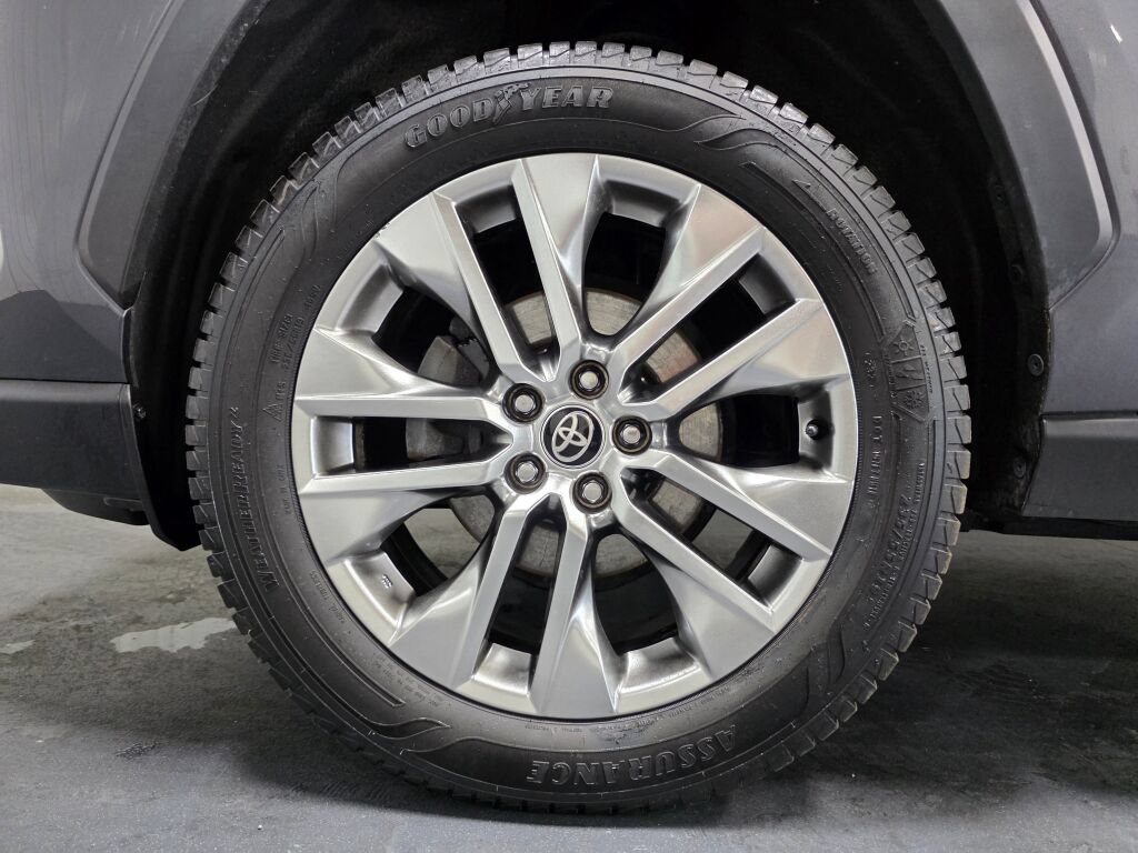 Used 2021 Toyota RAV4 XLE Premium AWD/4WD image 6