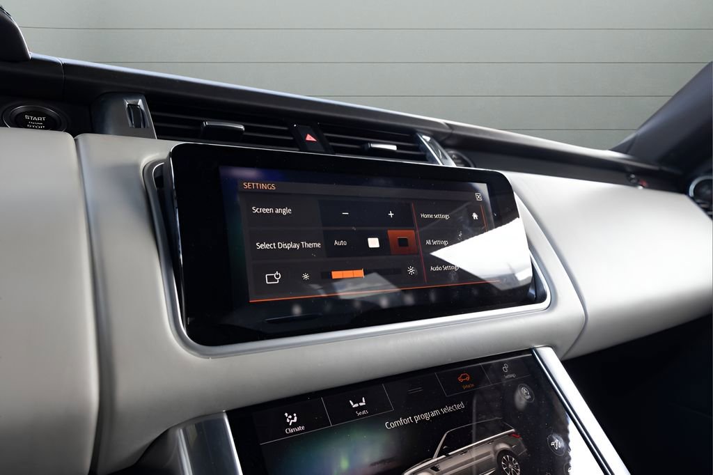 Used 2020 Land Rover Range Rover Sport SVR image 26