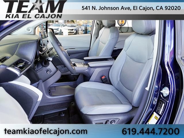 Used 2024 Toyota Sienna Limited image 16