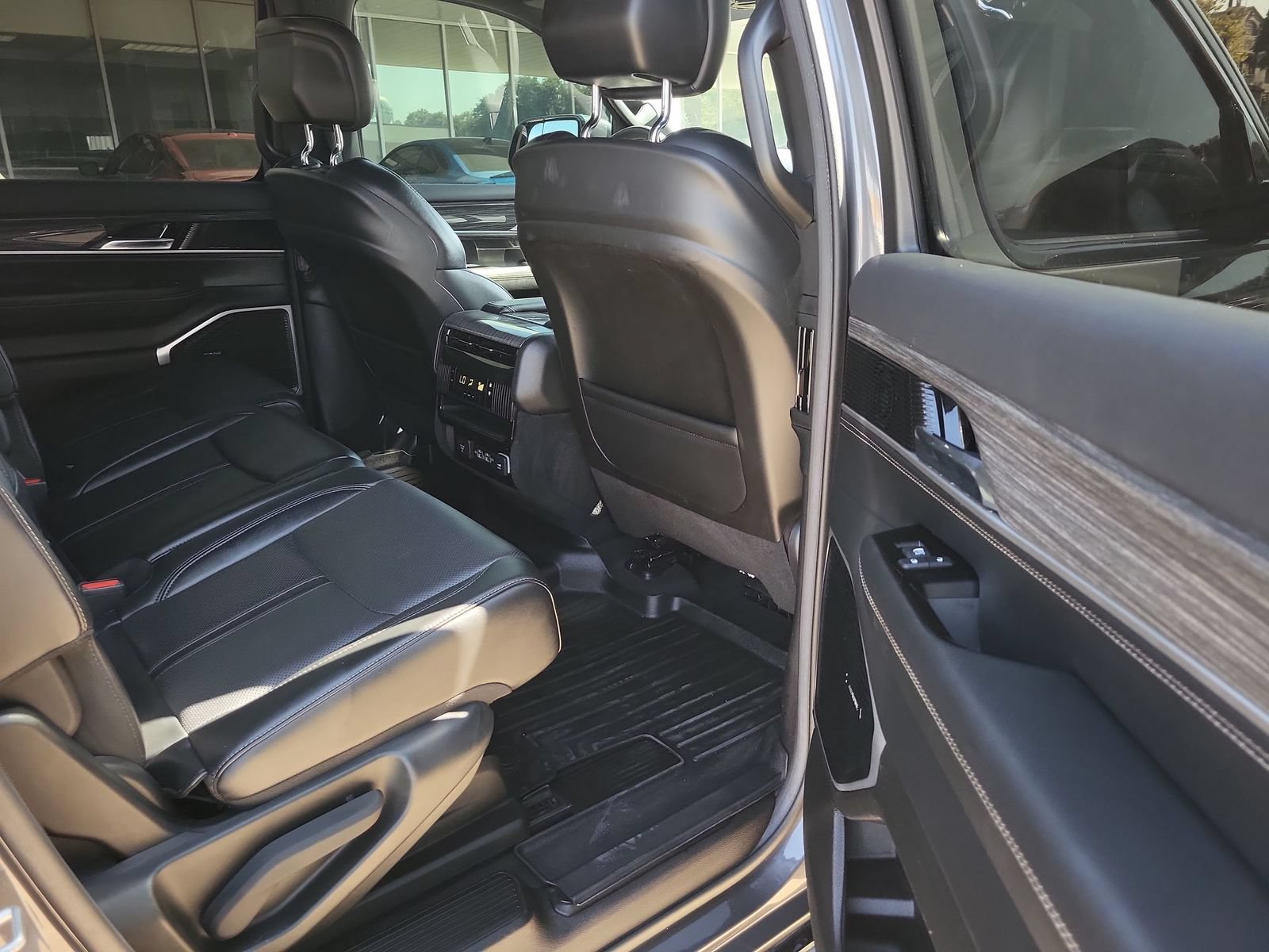 Used 2022 Jeep Wagoneer Series II RWD image 27