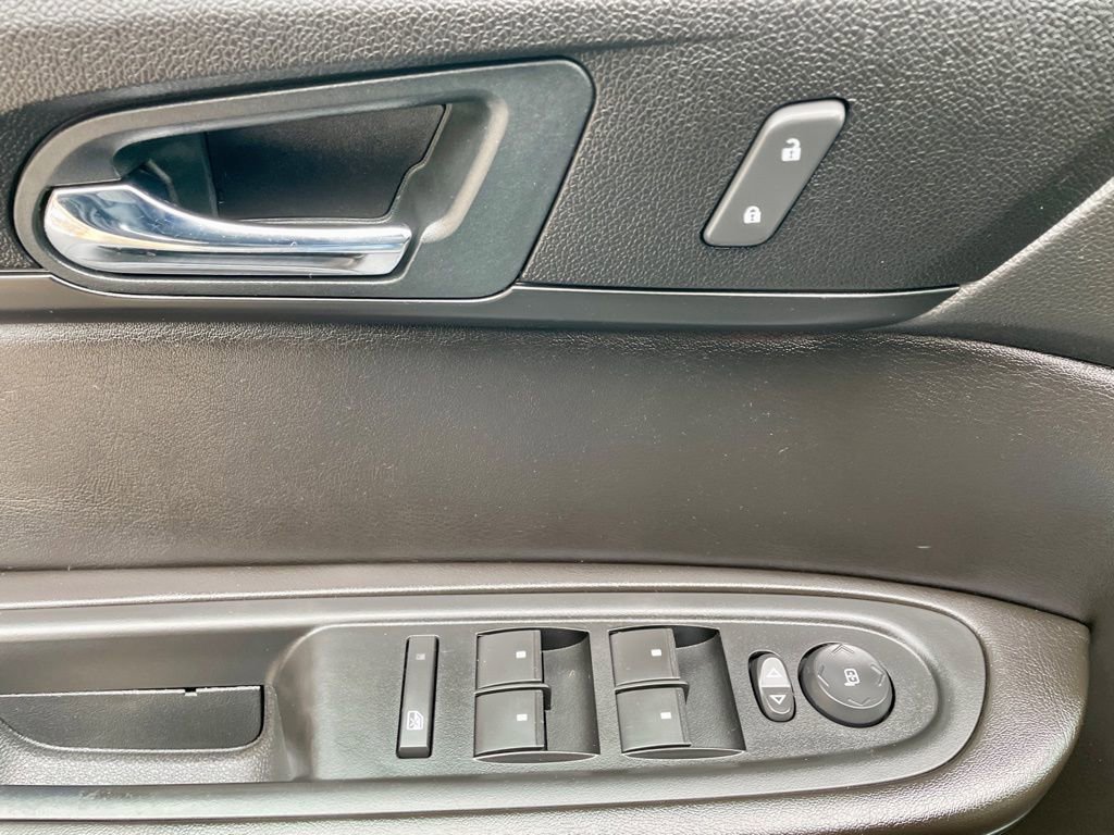 Used 2017 Chevrolet Traverse LT image 18