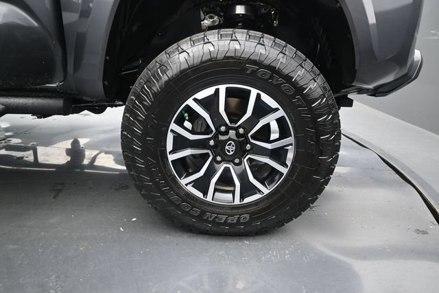 Used 2020 Toyota Tacoma TRD Sport AWD/4WD image 19