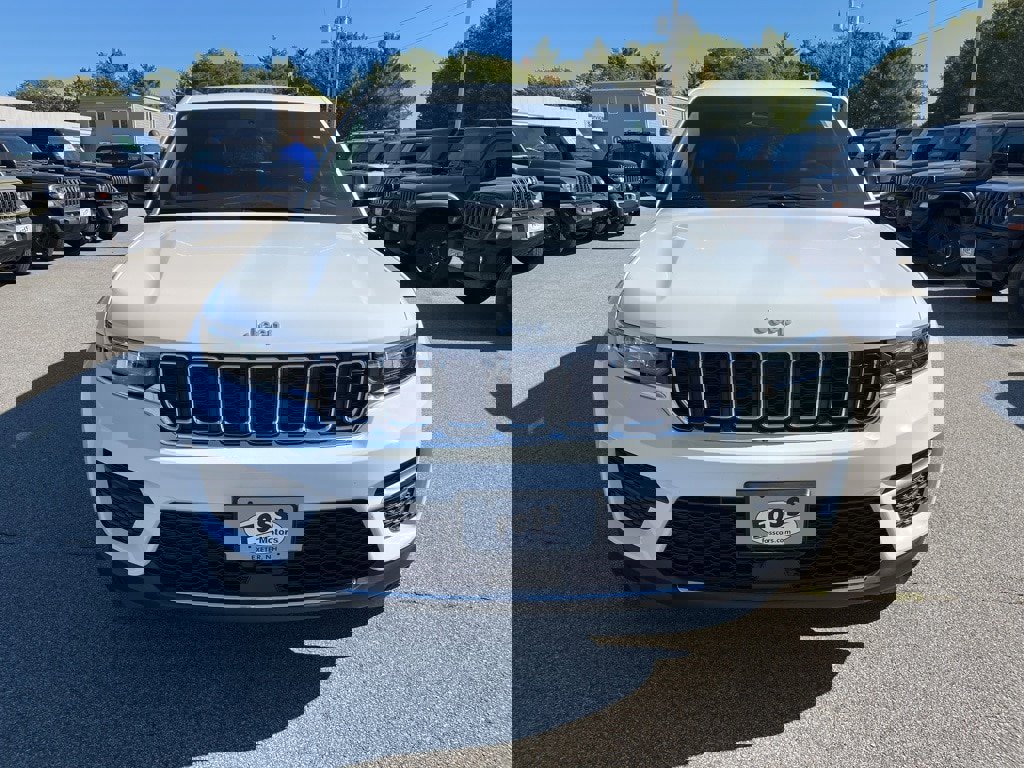 New 2025 Jeep Grand Cherokee image 2