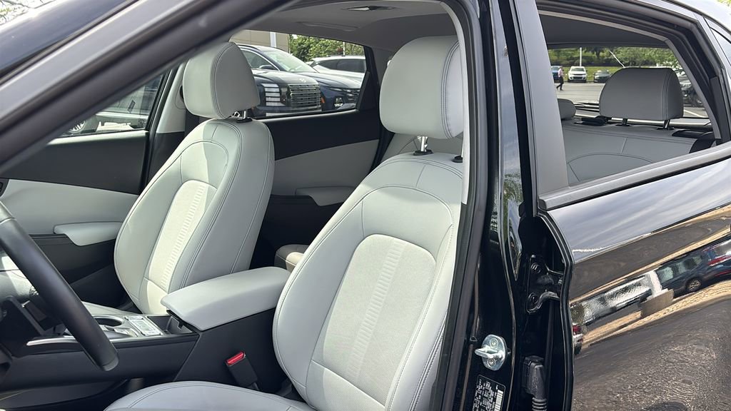 Used 2023 Hyundai Kona Limited w/ Cargo Package FWD image 10