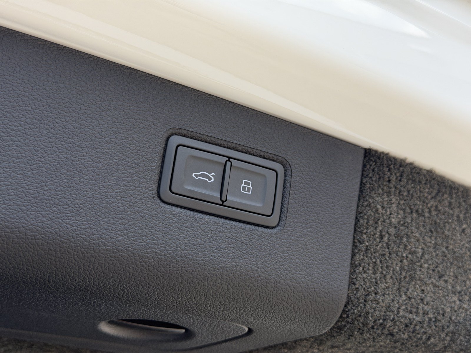 Certified 2023 Bentley Bentayga AWD/4WD image 41