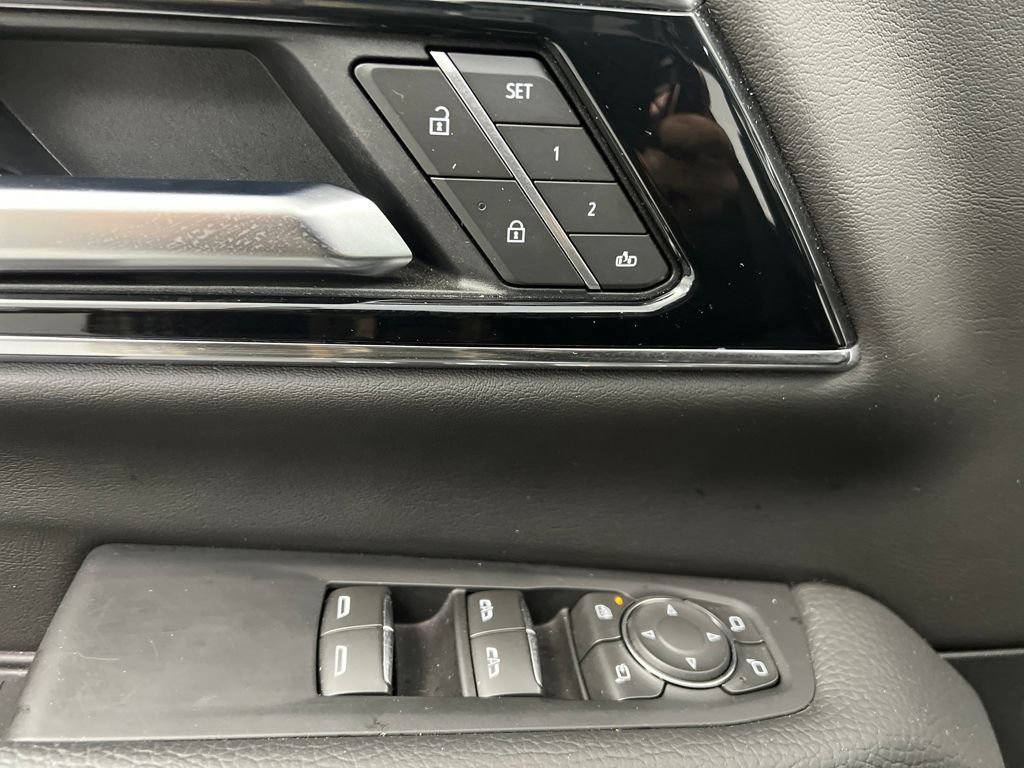 Used 2025 GMC Yukon Denali image 12