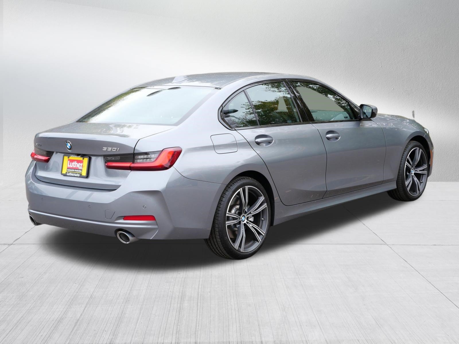 Used 2023 BMW 330i xDrive Sedan w/ Premium Package AWD/4WD image 7