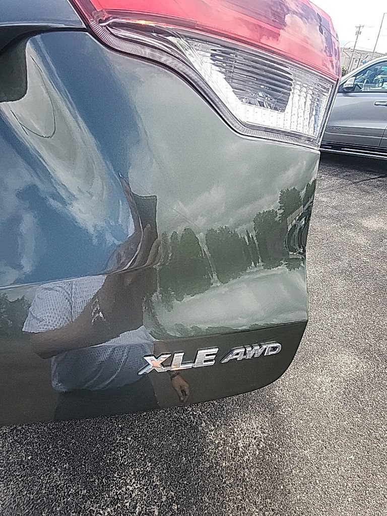 Used 2018 Toyota Highlander XLE AWD/4WD image 9