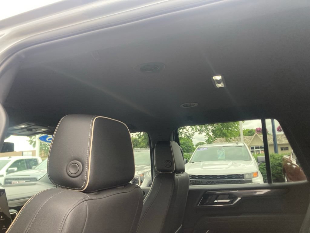 Used 2025 GMC Yukon Elevation AWD/4WD image 14