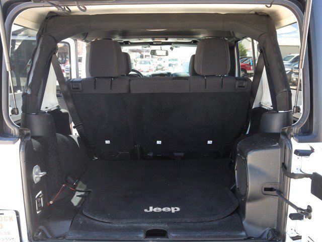 Used 2014 Jeep Wrangler Unlimited Sahara w/ Connectivity Group AWD/4WD image 26